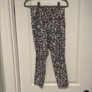 Athleta Floral Salutation 7/8 Leggings with Stash Pockets